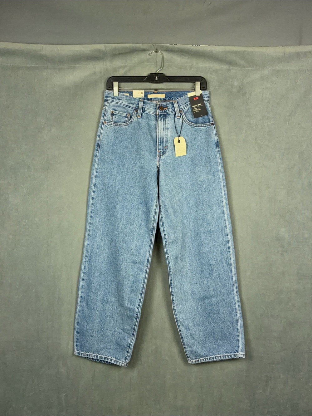 Levis Baggy Dad Jeans Womens Size 26x30 Medium Wash 90s Look NWT